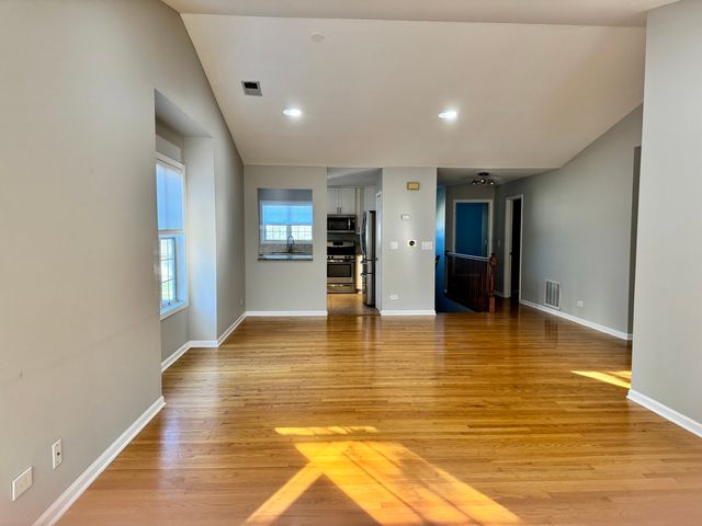 200 Chesterfield Court D, Schaumburg, IL 60193