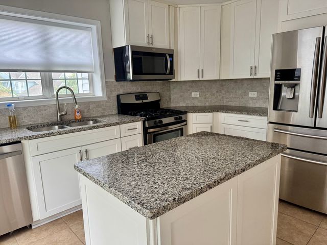 200 Chesterfield Court D, Schaumburg, IL 60193