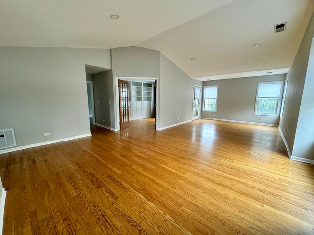 200 Chesterfield Court D, Schaumburg, IL 60193