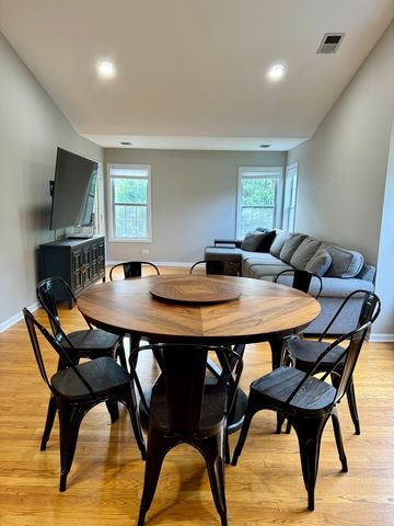 200 Chesterfield Court D, Schaumburg, IL 60193
