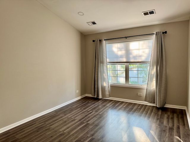 200 Chesterfield Court D, Schaumburg, IL 60193