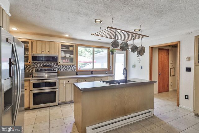 60 SASSAFRAS RD, Lehighton, PA 18235