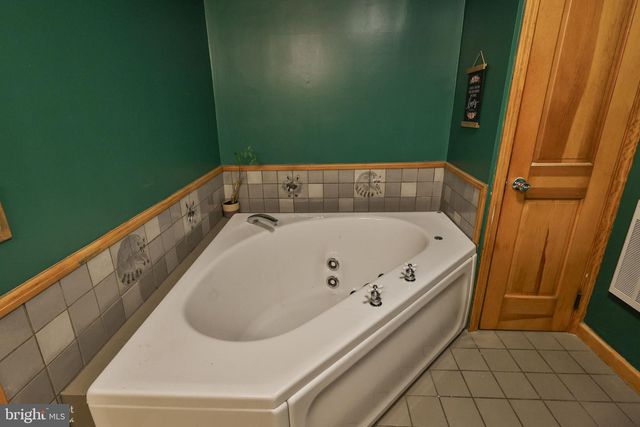 60 SASSAFRAS RD, Lehighton, PA 18235