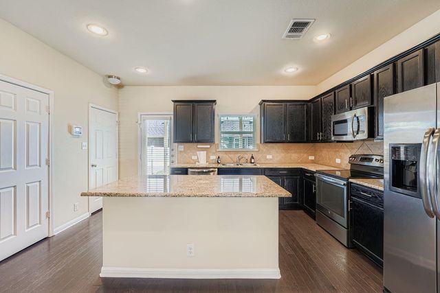 1042 Lost Pines LN, Cedar Park, TX 78613