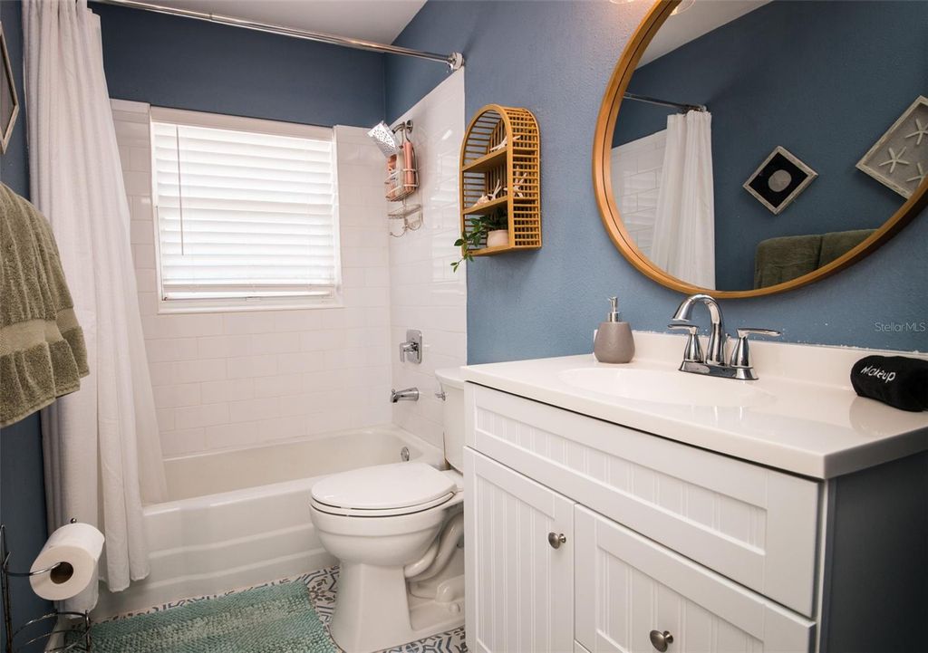 Image 6 of property listing at 1312 66TH STREET NW, Bradenton, FL 34209