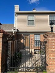 22242 EDGEWATER 146, Novi, MI 48375