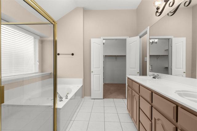 5825 Echo Bluff Drive, Haltom City, TX 76137