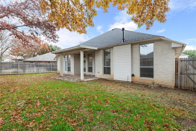5825 Echo Bluff Drive, Haltom City, TX 76137