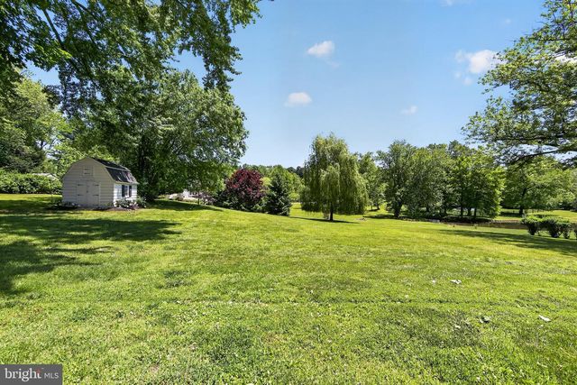 433 BRINTON LAKE RD, Thornton, PA 19373