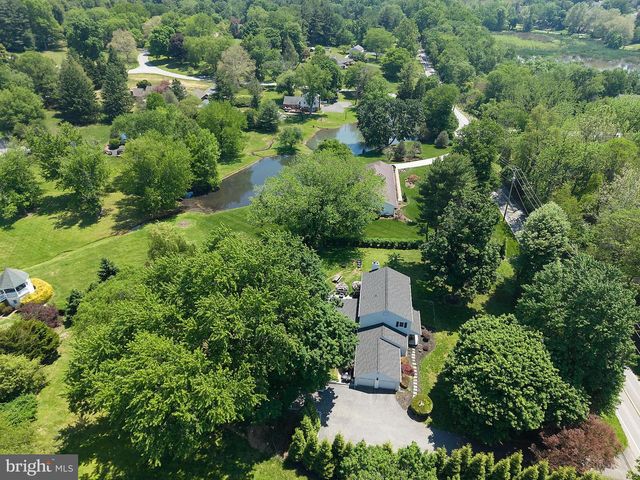 433 BRINTON LAKE RD, Thornton, PA 19373