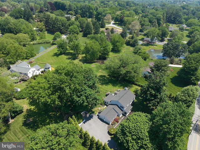 433 BRINTON LAKE RD, Thornton, PA 19373