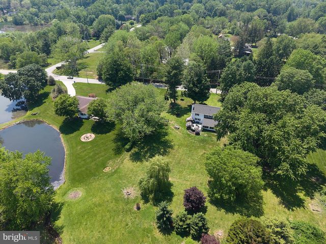433 BRINTON LAKE RD, Thornton, PA 19373