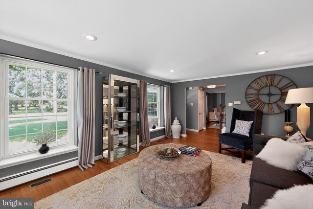 433 BRINTON LAKE RD, Thornton, PA 19373