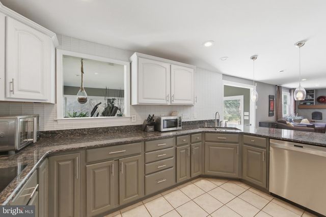 433 BRINTON LAKE RD, Thornton, PA 19373