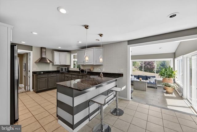433 BRINTON LAKE RD, Thornton, PA 19373
