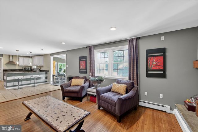 433 BRINTON LAKE RD, Thornton, PA 19373