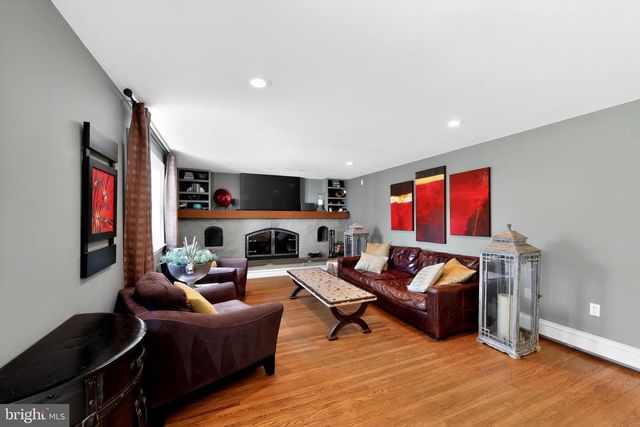 433 BRINTON LAKE RD, Thornton, PA 19373