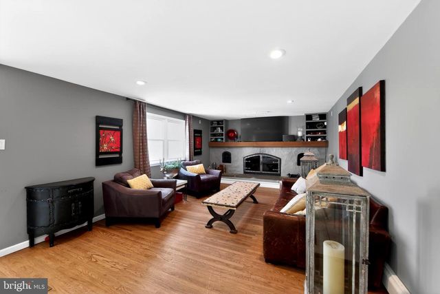 433 BRINTON LAKE RD, Thornton, PA 19373