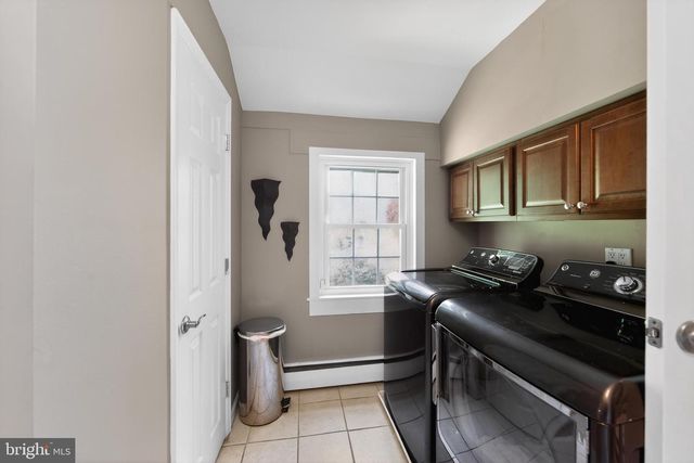 433 BRINTON LAKE RD, Thornton, PA 19373