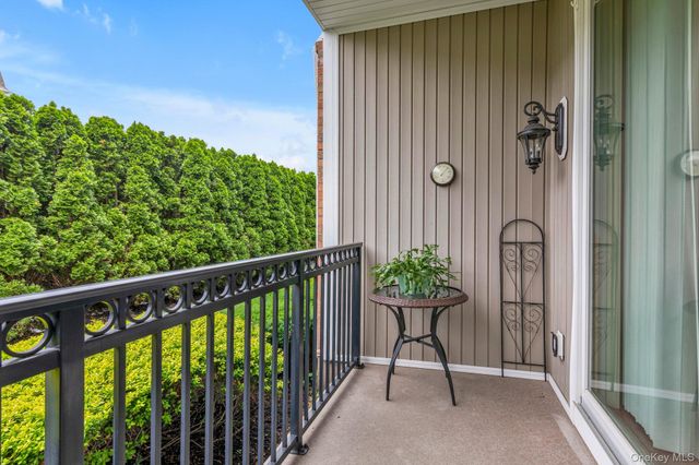 104 Shady Lane, Westbury, NY 11590