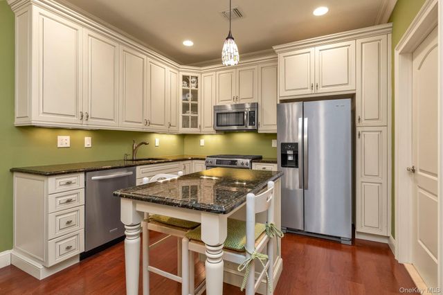 104 Shady Lane, Westbury, NY 11590