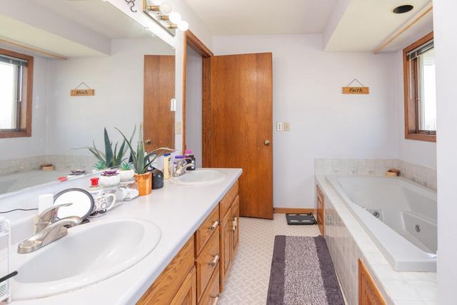 3601 S BOB O LINK LANE, Appleton, WI 54915