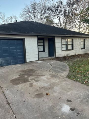 902 Alice Street, Sweeny, TX 77480