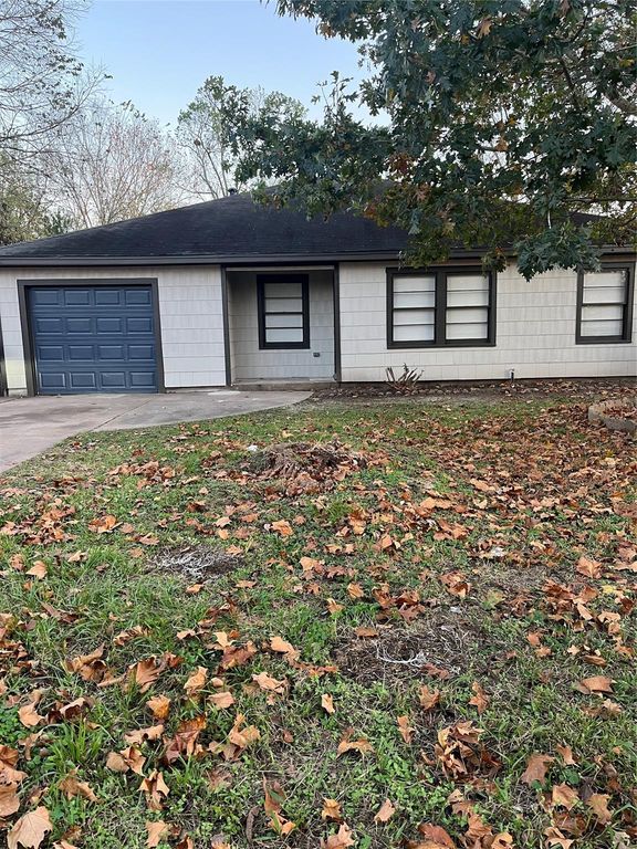 902 Alice Street, Sweeny, TX 77480