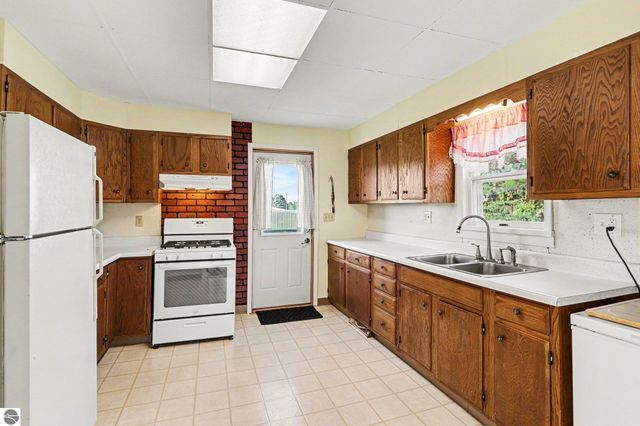 10981 Madison Road, Elwell, MI 48832