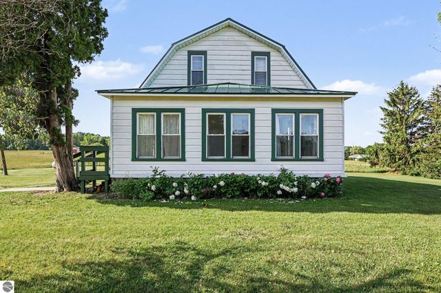 10981 Madison Road, Elwell, MI 48832