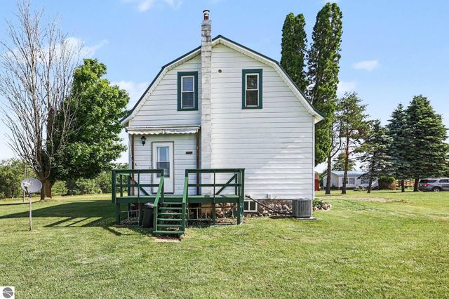 10981 Madison Road, Elwell, MI 48832