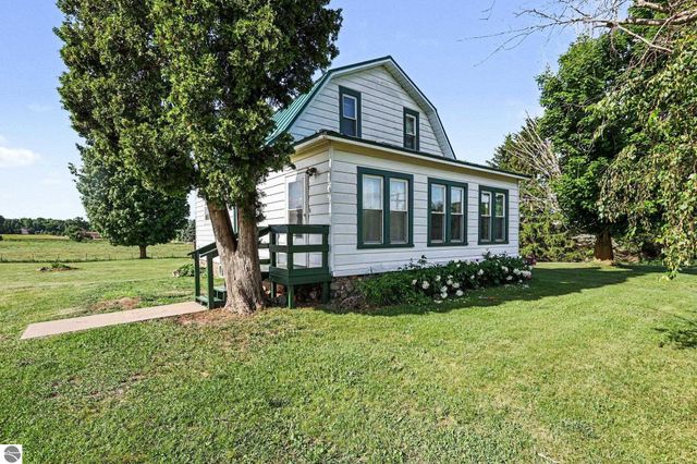 10981 Madison Road, Elwell, MI 48832