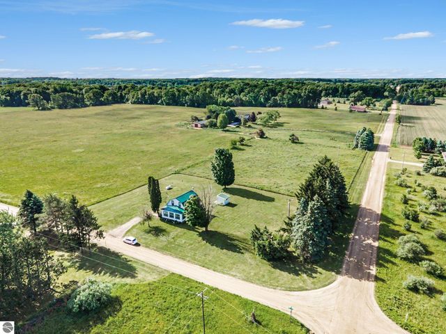 10981 Madison Road, Elwell, MI 48832