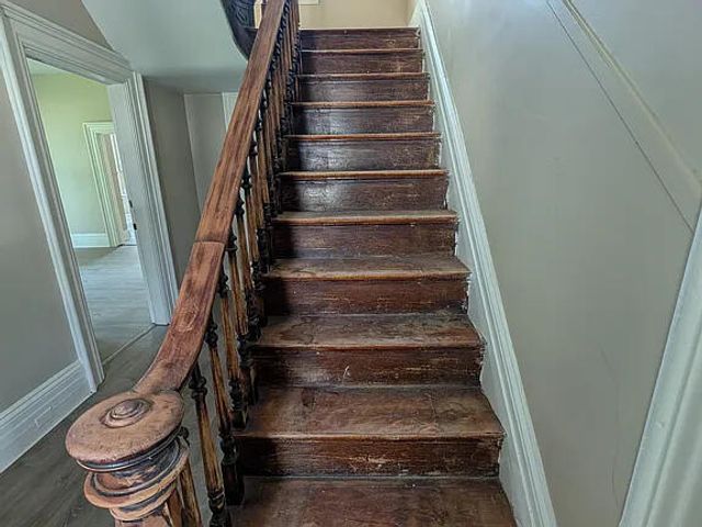 254 Mount Airy Avenue, Paris, KY 40361