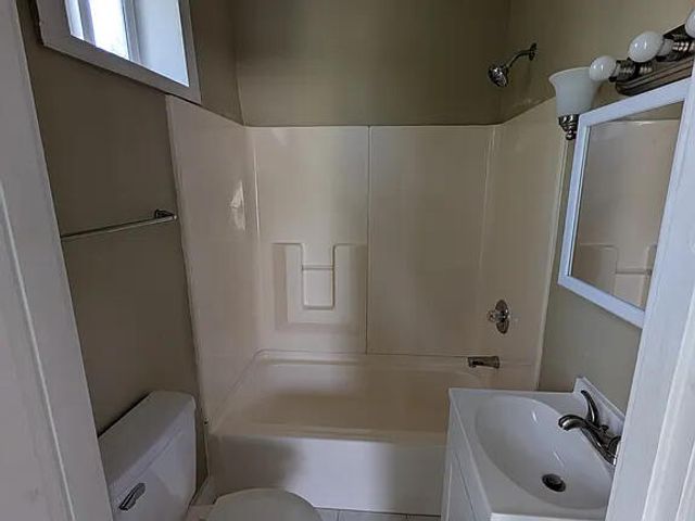 254 Mount Airy Avenue, Paris, KY 40361