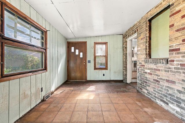 3364 S Chase AVENUE, Milwaukee, WI 53207