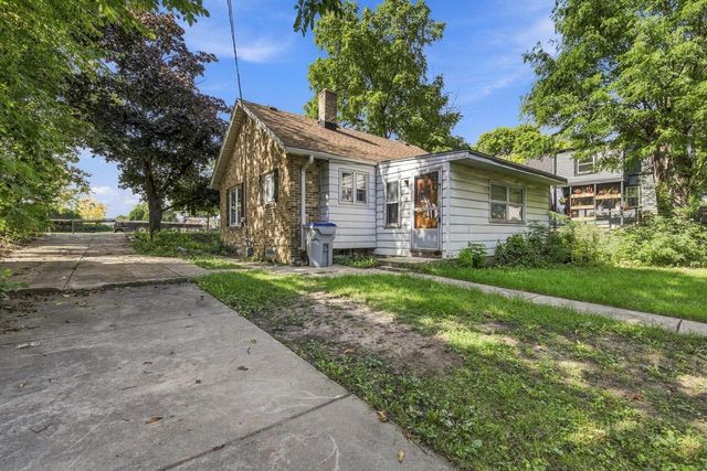3364 S Chase AVENUE, Milwaukee, WI 53207