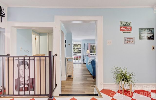 8 Concord Road, Asheville, NC 28803