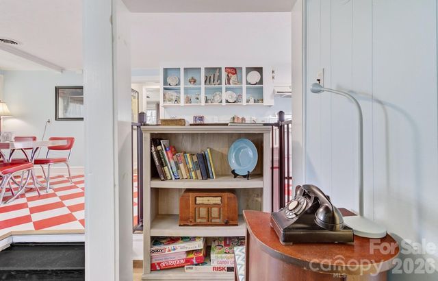 8 Concord Road, Asheville, NC 28803