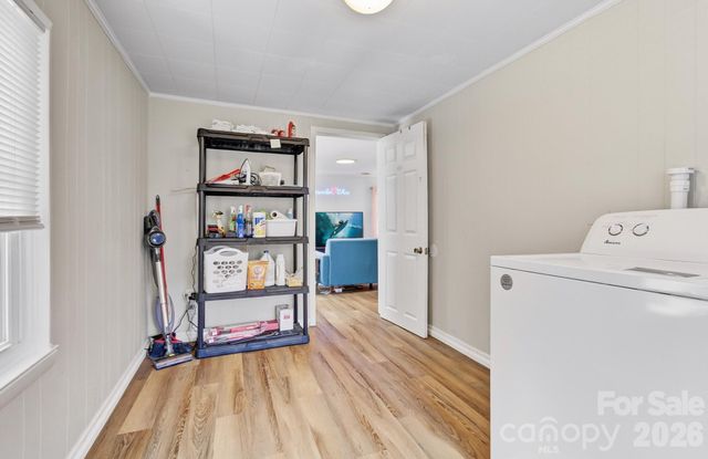 8 Concord Road, Asheville, NC 28803