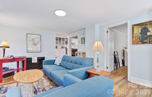 8 Concord Road, Asheville, NC 28803