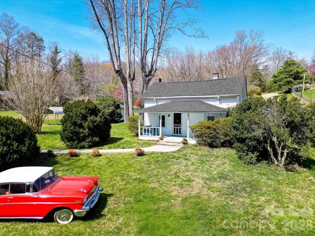 8 Concord Road, Asheville, NC 28803