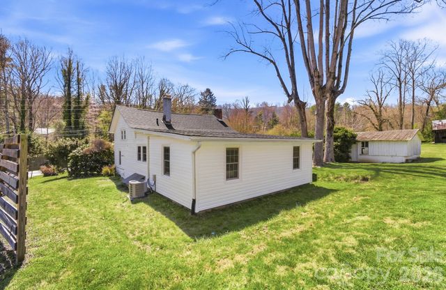 8 Concord Road, Asheville, NC 28803