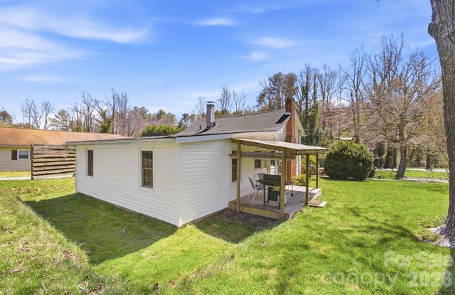 8 Concord Road, Asheville, NC 28803