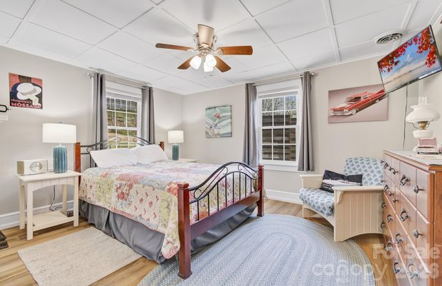 8 Concord Road, Asheville, NC 28803