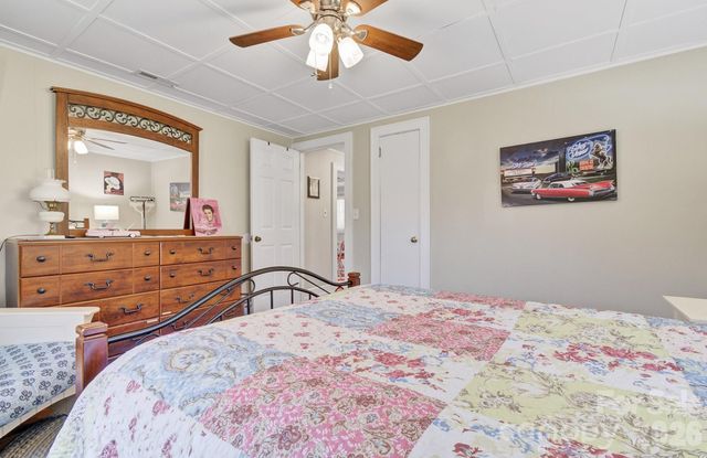 8 Concord Road, Asheville, NC 28803