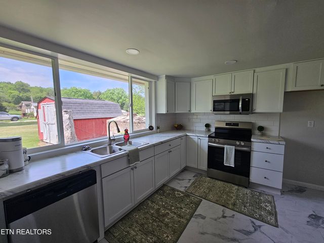 335 Bristol Rd, Harrogate, TN 37752