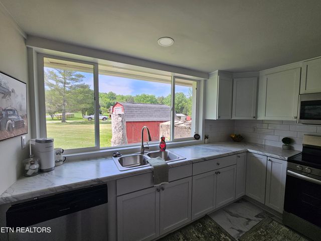 335 Bristol Rd, Harrogate, TN 37752