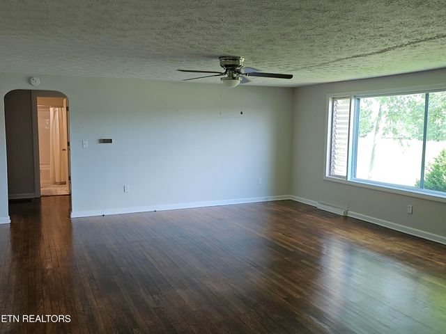 335 Bristol Rd, Harrogate, TN 37752