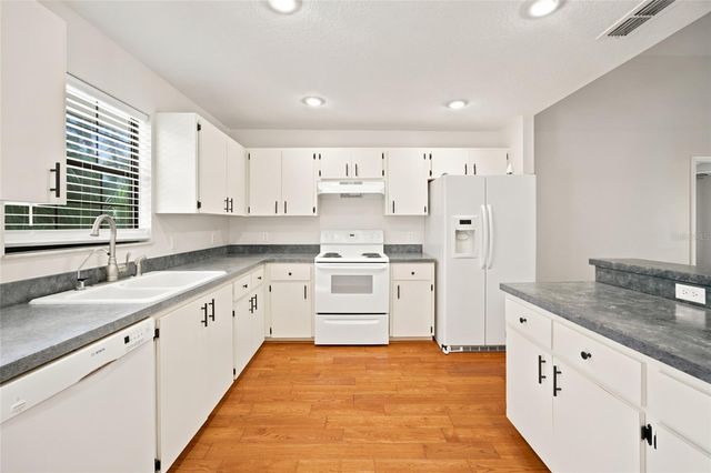 43 64TH STREET, Yankeetown, FL 34498